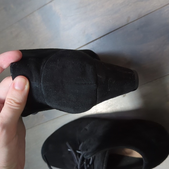 Clark's 6W Black Suede Wedge Booties - Picture 8 of 13